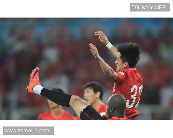 重庆当代与上海上港激战正酣比赛结果引发球迷热议 重庆当代与上海上港激战正酣比赛结果引发球迷热议